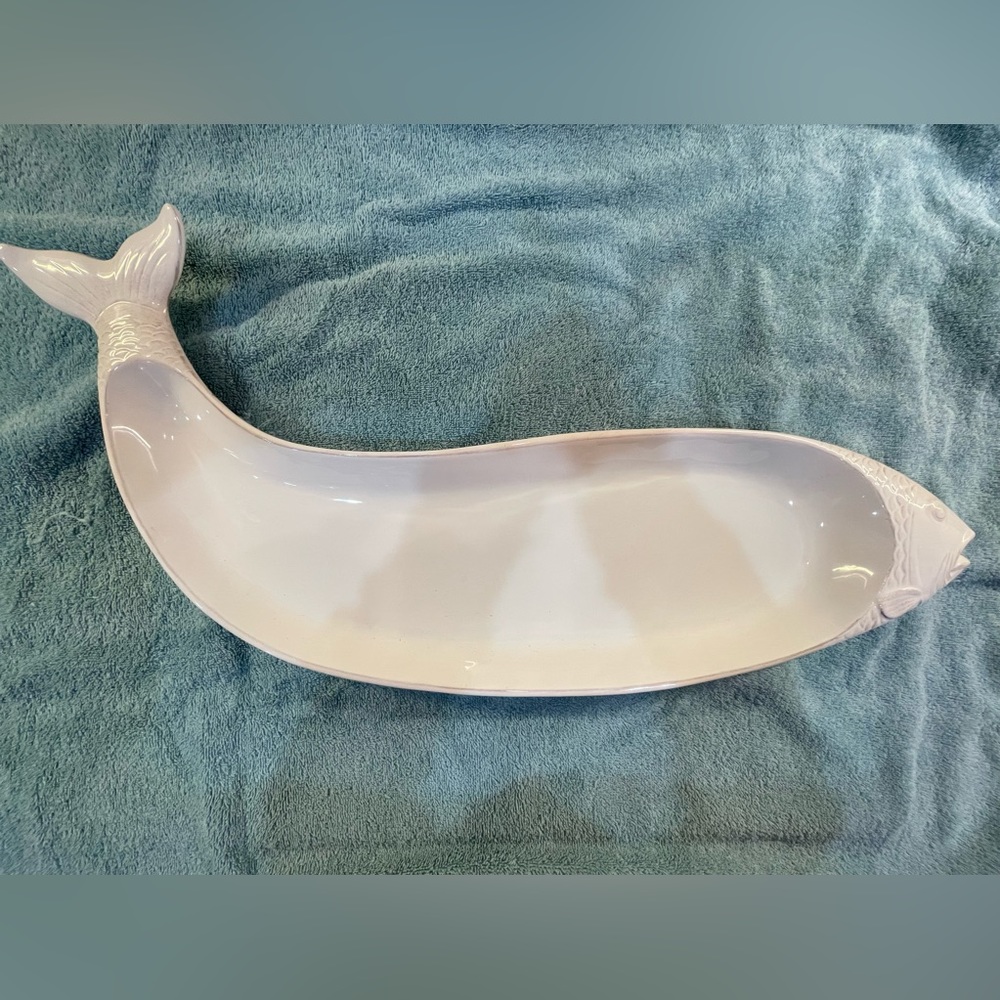 Blue Sky White Curved Ceramic Fish Plater Distressed Finish